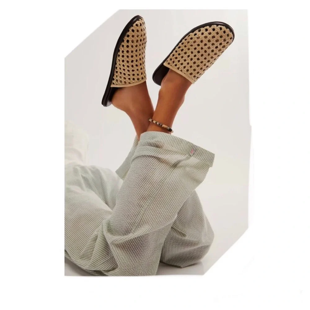 Free People Freya Flats/mule/Sandals/Leather/ Size: 8 NWT